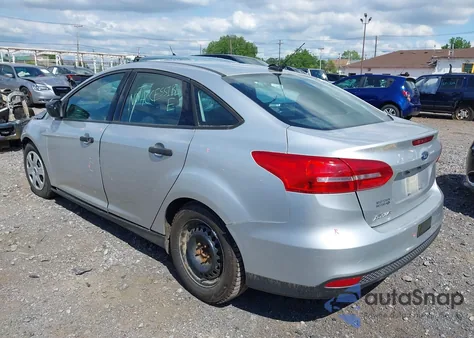 2016 Ford Focus S z USA, uszkodzony, nr VIN 1FADP3E2XGL208104